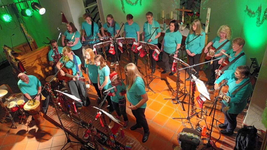 Adventssingen 2025 in der Petruskirche Loga. Foto: Wolfgang Vogelsang