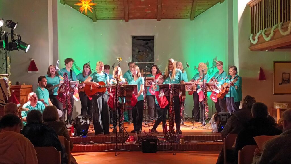 Adventssingen 2025 in der Petruskirche Loga. Foto: Wolfgang Vogelsang