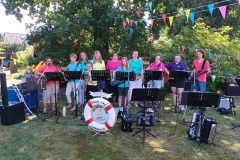 Sommerfest in der Seniorenwohnanlage Heisfelde - Auftritt der Gitarrenjugend Loga