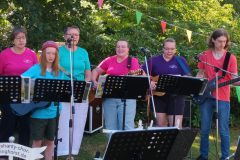 Sommerfest in der Seniorenwohnanlage Heisfelde - Auftritt der Gitarrenjugend Loga