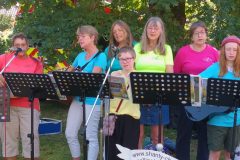 Sommerfest in der Seniorenwohnanlage Heisfelde - Auftritt der Gitarrenjugend Loga